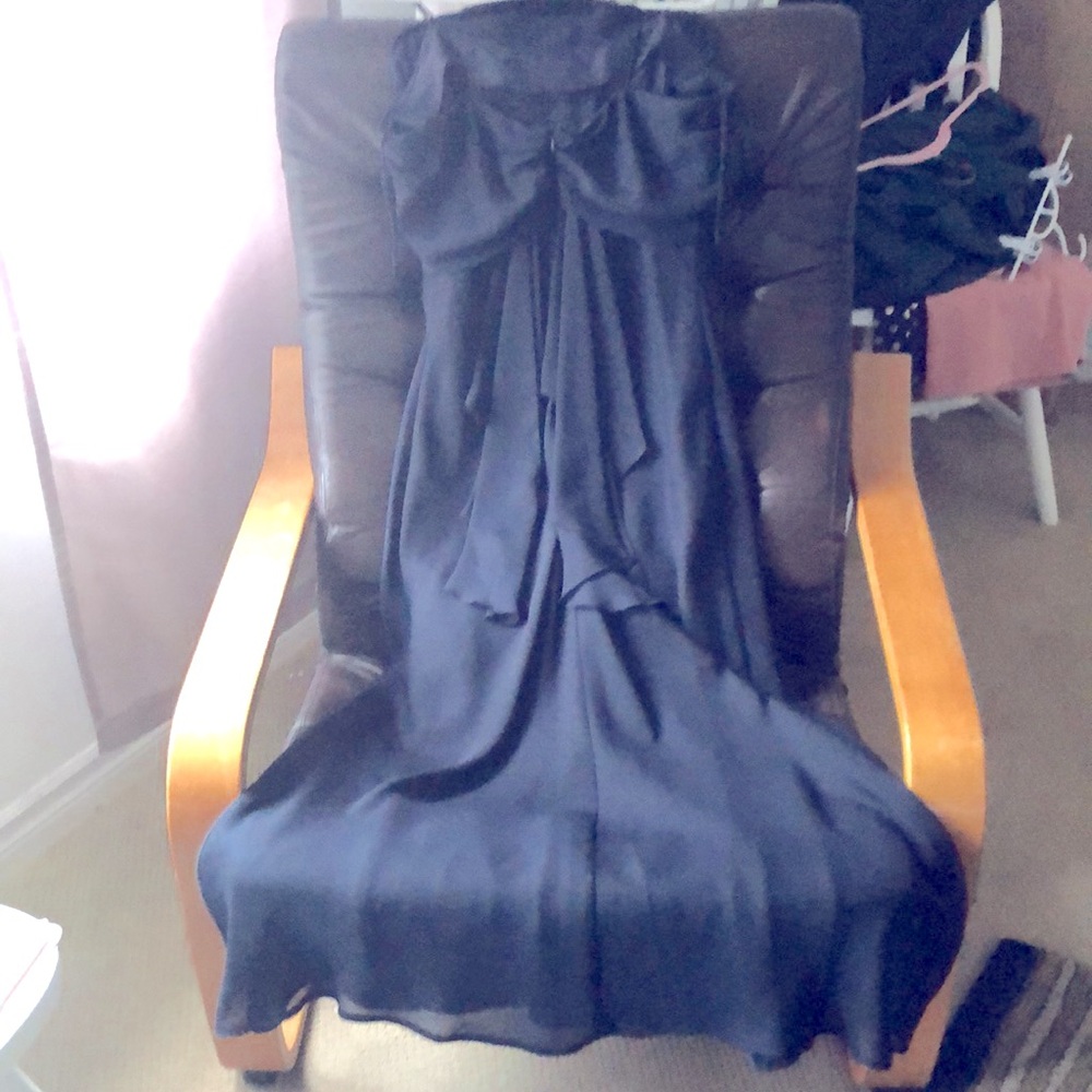 JESSICA (14) Elegant navy blue airy gown with lining & bow detail on the back - Picture 2 of 11